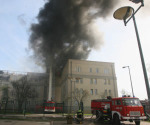Pożar na ul. Flisa w Warszawie