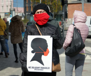 Czarny protest przeciwko całkowitemu  zakazowi aborcji