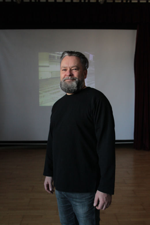 Tysiące zdjęć w piwnicy MDK przy Łazienkowskiej. Warszawiacy rozpoznają się na fotografiach z lat 60. i 70. 