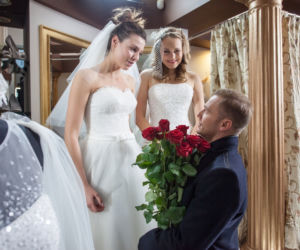 To nie koniec świata 2 sezon odcinek 14 (odc. 1). Anka (Karolina Gorczyca), Ula (Magdalena Lamparska), Paweł (Krystian Wieczorek)