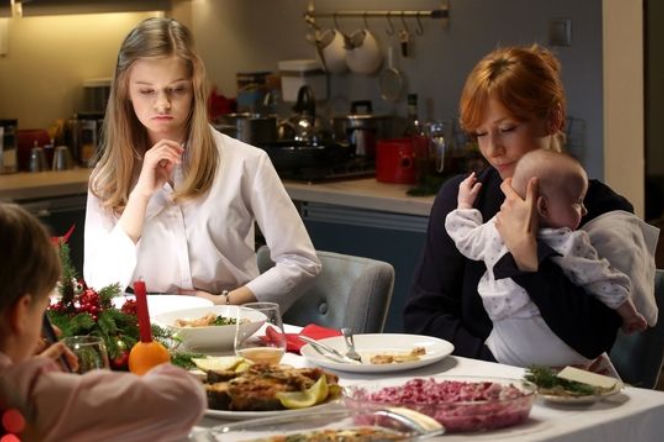 M jak miłość odcinek 1216. Zosia (Julia Wróblewska), Agnieszka (Magdalena Walach), Helenka (Krystian Drescher)