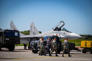Myśliwce MiG-29 w Gdyni. Piloci rozpoczęli intensywne szkolenie na wybrzeżu