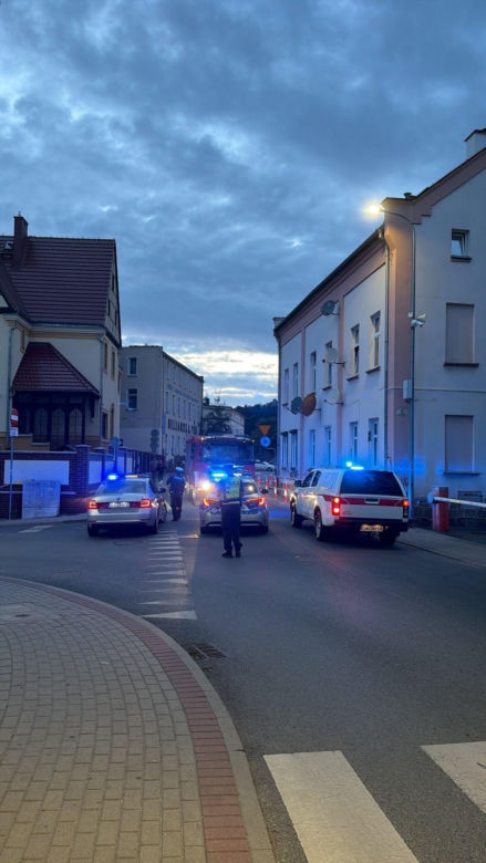 Ewakuacja galerii w Jeleniej Górze. Niewybuchy z II wojny światowej w koszu na śmieci i na trawniku