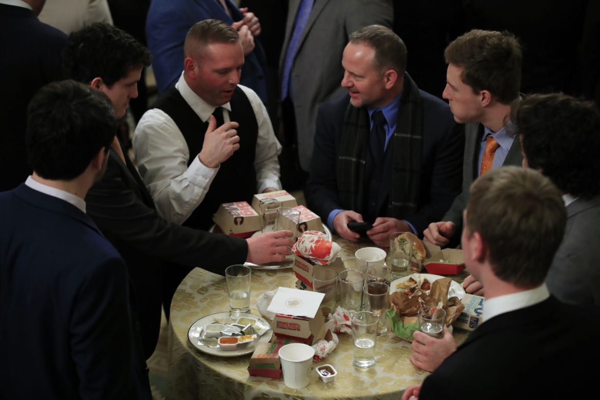  Trump przywitał gości... hamburgerami z fast foodu