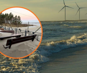 Niezwykłe zjawisko nad Bałtykiem! Silny wiatr zasypał wejścia na plażę 