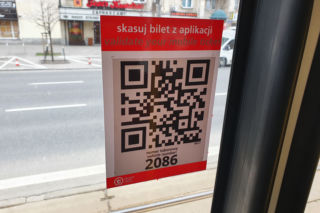 20 sekund na skasowanie biletu w aplikacji. To za mało - uważa stołeczny radny
