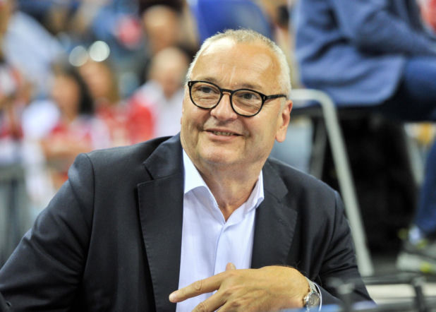 Znany komentator siatkówki Tomasz Swędrowski przeszedł operację kardiochirurgiczną! Są nowe wieści o jego stanie zdrowia!