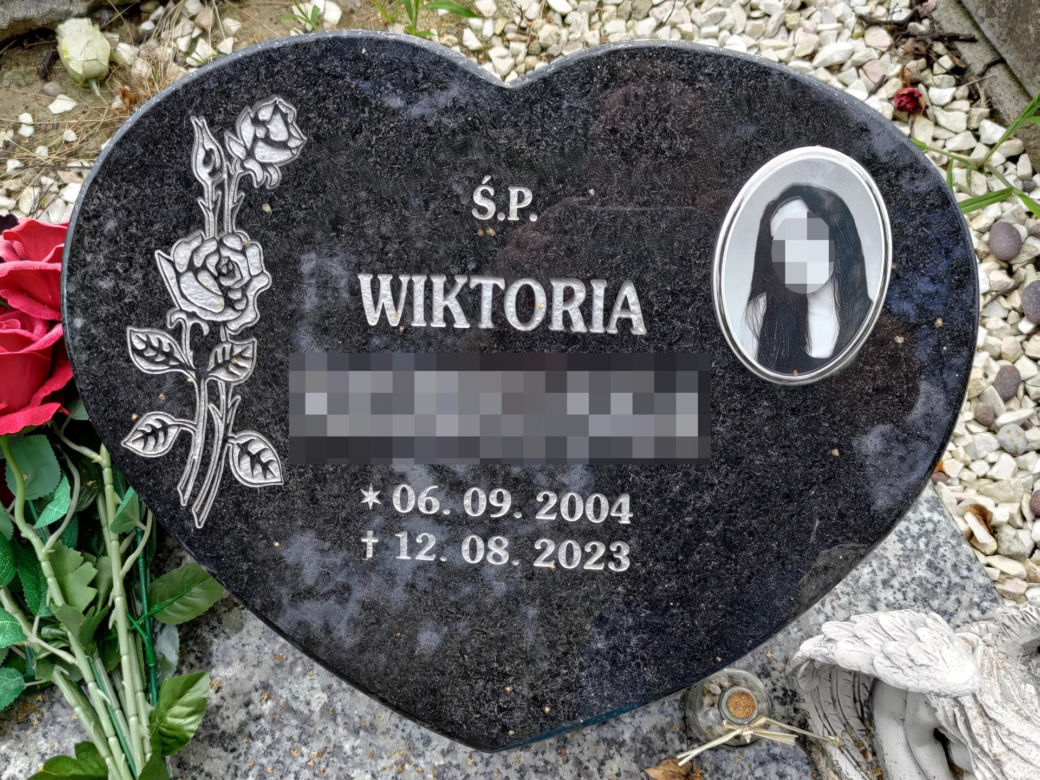 Mateusz rzucił monetą. Wypadł orzeł, więc udusił Wiktorię