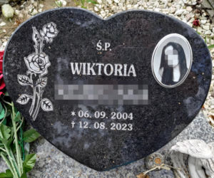 Mateusz rzucił monetą. Wypadł orzeł, więc udusił Wiktorię