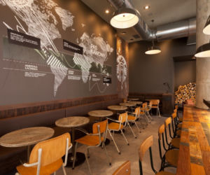 Wnętrze kawiarni Starbucks we Wrocławiu