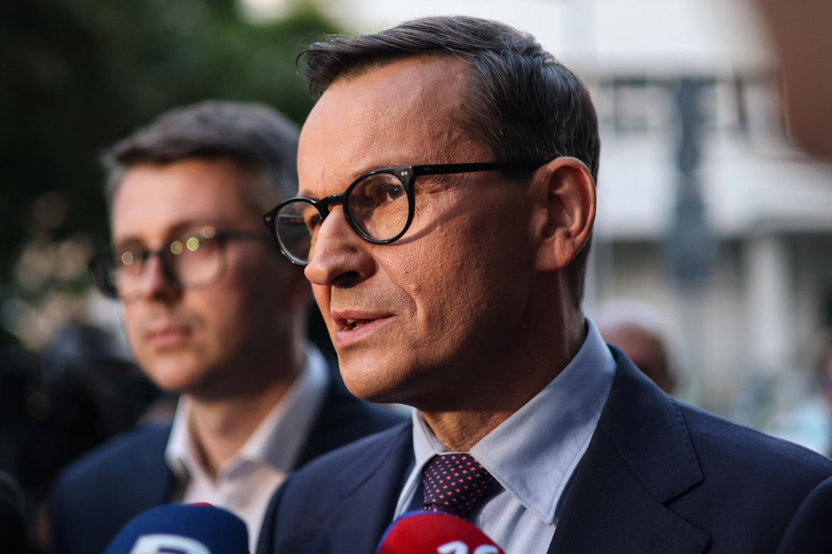 Zamiast na Nowogrodzkiej, Morawiecki i jego stronnicy spotkali się przy Konopnickiej. Były cukierki dla dziennikarzy