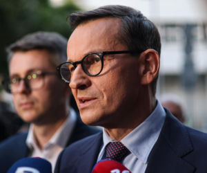 Zamiast na Nowogrodzkiej, Morawiecki i jego stronnicy spotkali się przy Konopnickiej. Były cukierki dla dziennikarzy