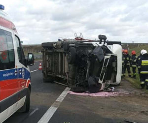 Wypadek na autostradzie A1 w Warlubiu! Bus uderzył w barierki ochronne