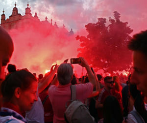 Dramat podczas fety Wisły Kraków. 11-latka trafiona petardą trafiła do szpitala