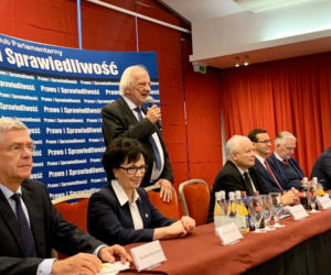 PIS rozdaje stołki