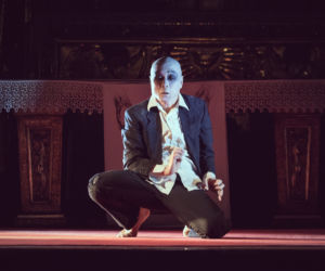 Ryuzo Fukuhara - aktor butoh wywował kontrowersje w kościele.