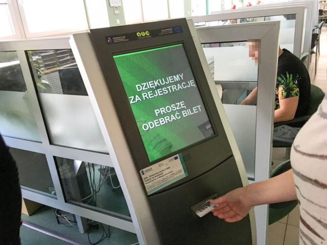 Koniec przywilejów! Rząd Tuska każe płacić pierwszej damie, księżom i rolnikom