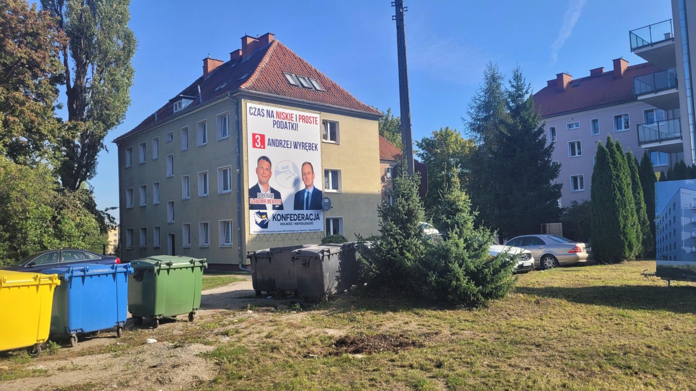 Na autobusach, słupach, budynkach. Bannery wyborcze "zalały" Olsztyn [ZDJĘCIA]