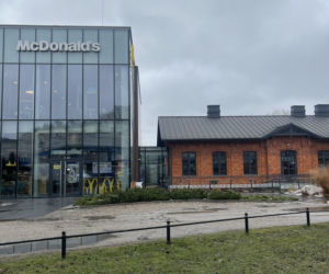 Nietypowy McDonald's przy ul. Radzymińskiej w Warszawie