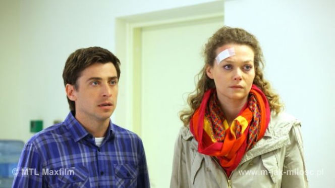 M jak miłość odc. 862. Śmierć Hanki Mostowiak. Marek (Kacper Kuszewski), Anna (Tamara Arciuch)