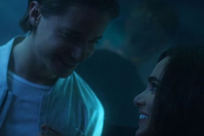 Kadr z teledysku do Here For You - Kygo