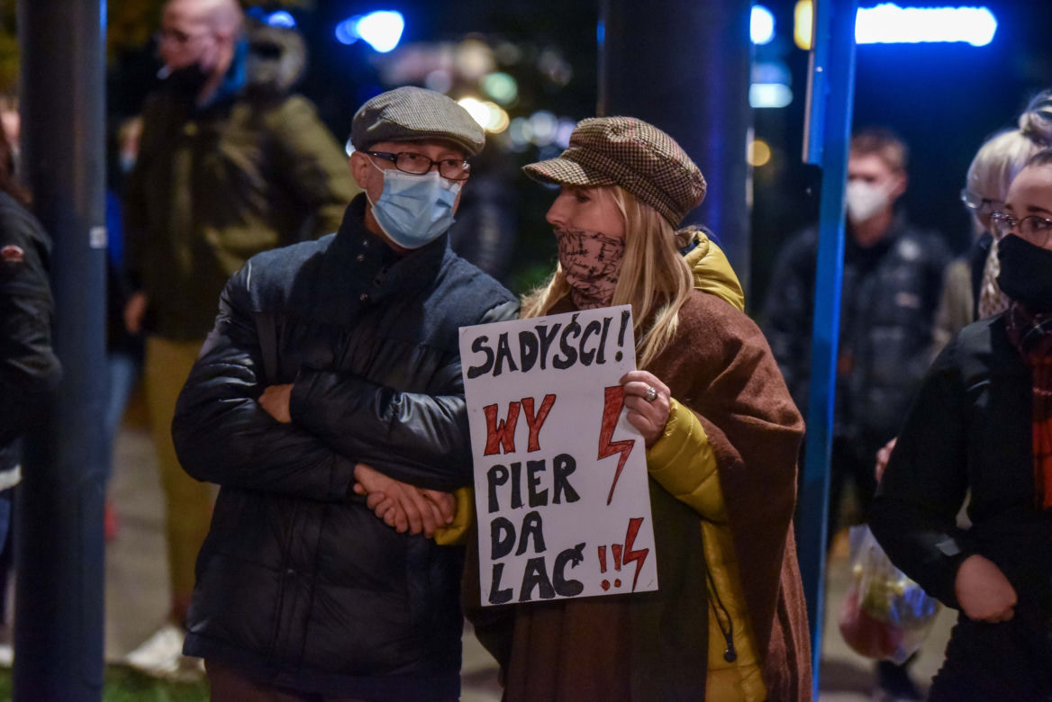 Strajk kobiet w Toruniu. Tańce, straż pod kościołem i wiele więcej - środa (28.10.2020)