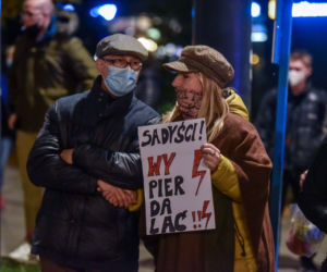 Strajk kobiet w Toruniu. Tańce, straż pod kościołem i wiele więcej - środa (28.10.2020)