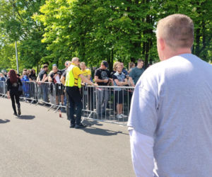 Długie kolejki i tłum fanów przed koncertem Metaliki