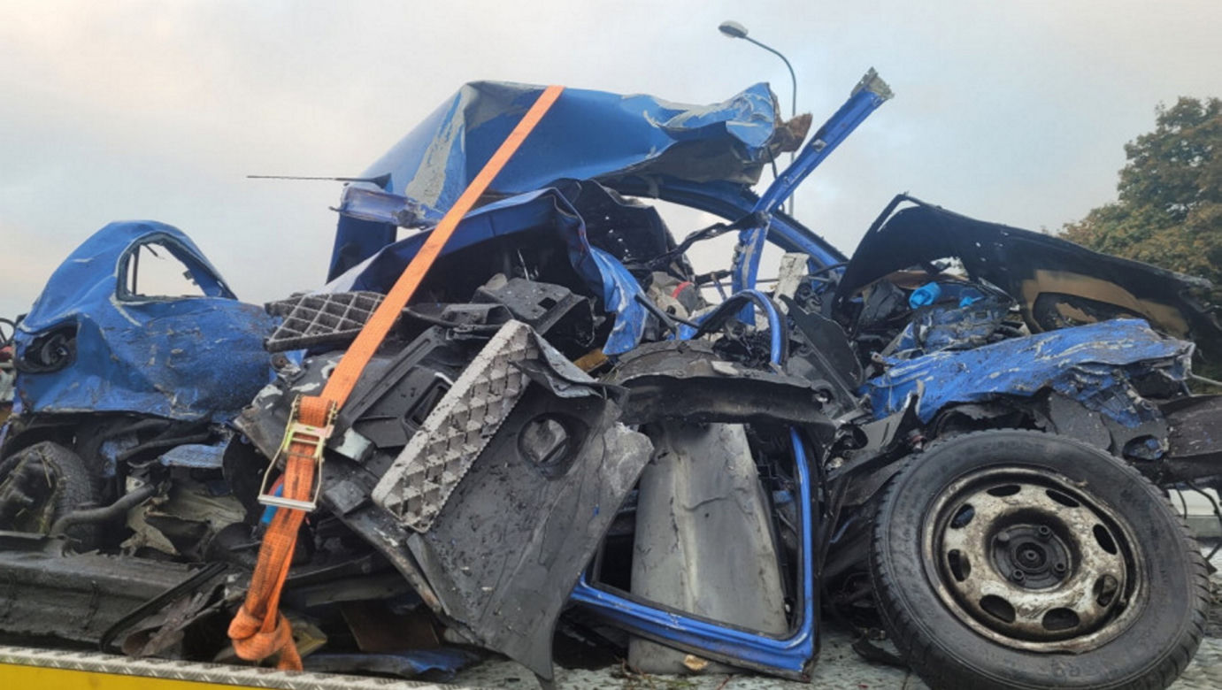 Tragiczny wypadek pod Środą Wielkopolską. Nie żyją dwie osoby po zderzeniu z ciężarówką