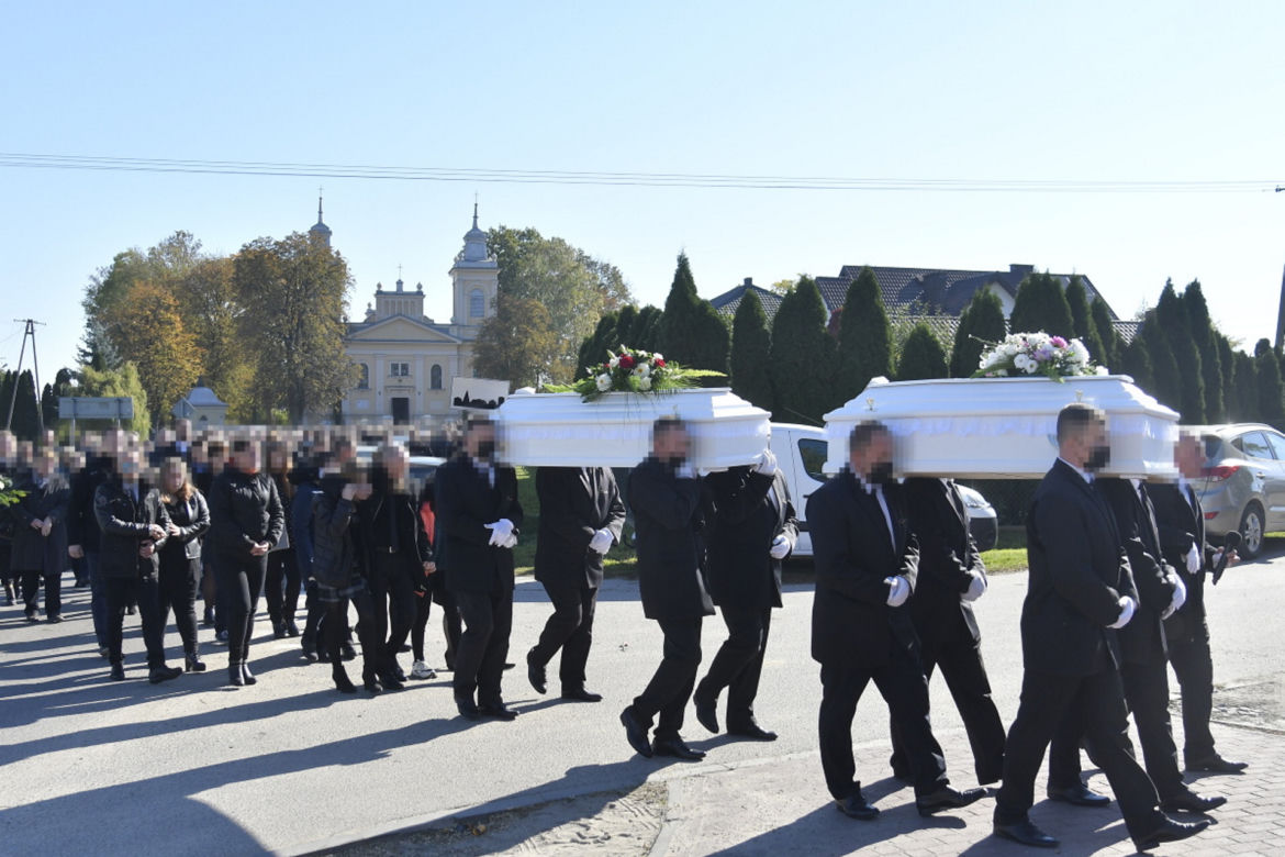 Ciała Magdy i Gabrysi złożone w grobie