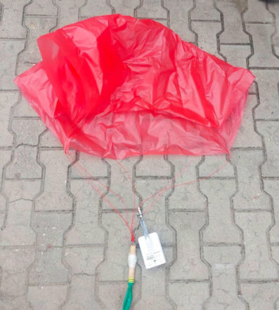 Nietypowy obiekt na posesji niedaleko Rawicza. Na miejscu pojawiły się służby