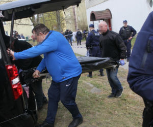 Nastoletni Gracjan zadźgał Czesię i Stanisława? Mieszkańcy w szoku: „To była bardzo spokojna rodzina”