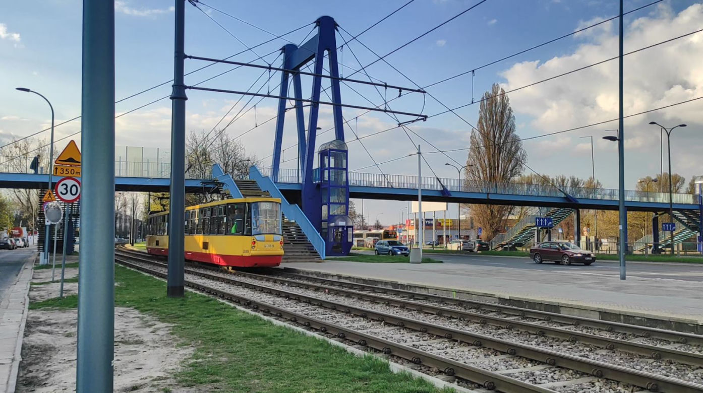 Białe aniołki przy torach. Tu pod tramwajem zginął czterolatek