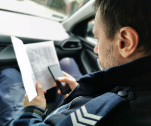 Szczecińscy policjanci kontrolują przestrzeganie kwarantanny