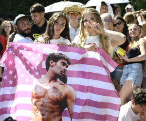 Tłumy w Warszawie! Czekają na koncert Bad Bunny'ego