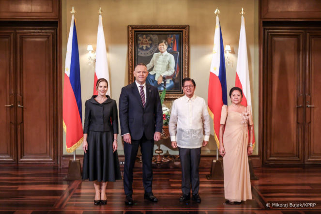 Takie frykasy zaserwowali Nawrockim na Filipinach. Specjalny deser nawiązujący do papieskich kremówek
