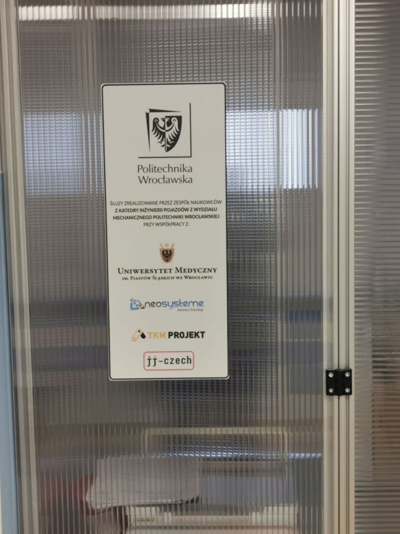Ochronne śluzy z Politechniki Wrocławskiej działają już w szpitalach we Wrocławiu i Legnicy