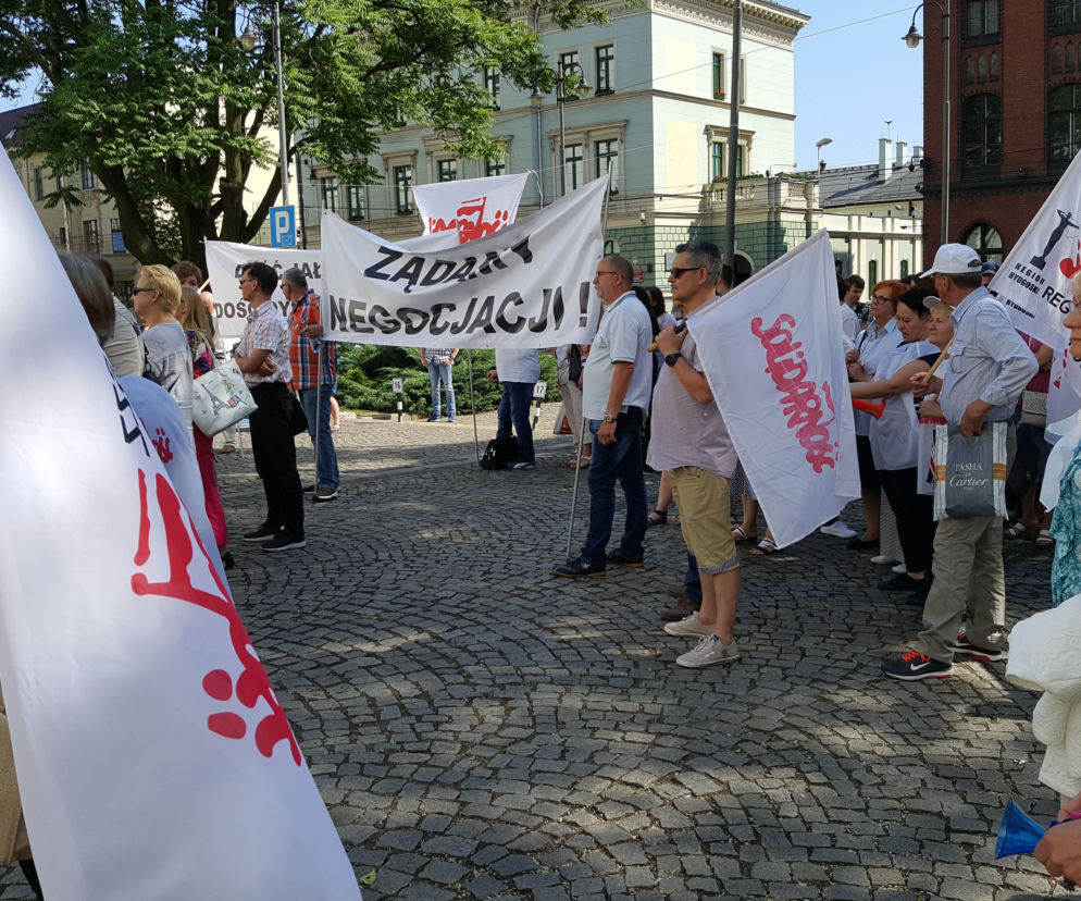 Protest budżetówki z Solidarności w Bydgoszczy [ZDJĘCIA]