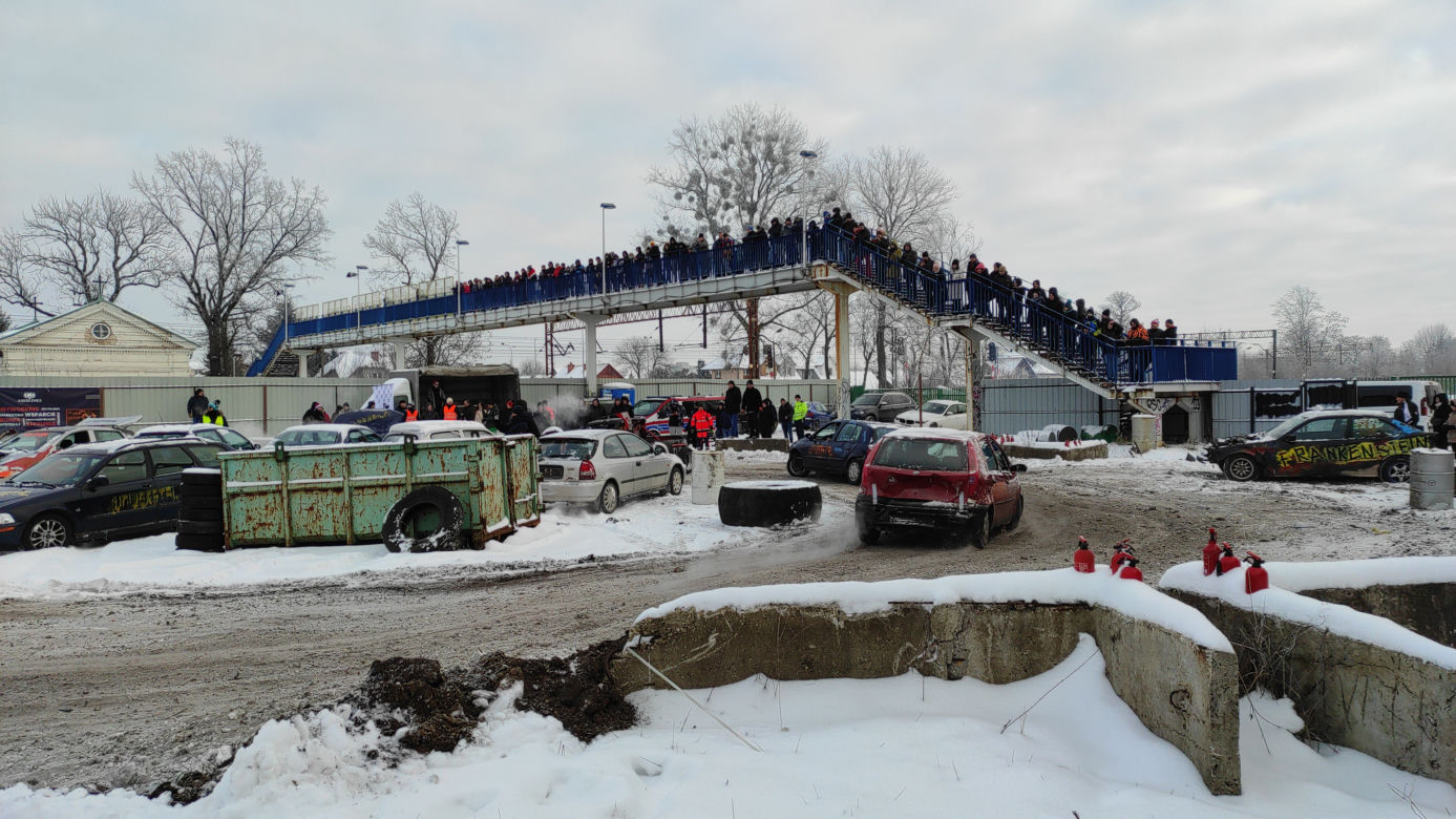 Białystok. Charytatywny Wrak Race Uniwerstal [18.12.2022]