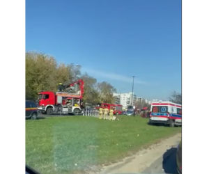 Wypadek w Dolince Służewieckiej - samochód wpadł do kanału