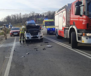 Wypadek na DK75: Zderzenie 3 aut, utrudnienia Brzesko-Nowy Sącz