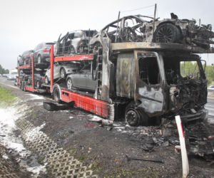 Pożar lawety z luksusowymi samochodami