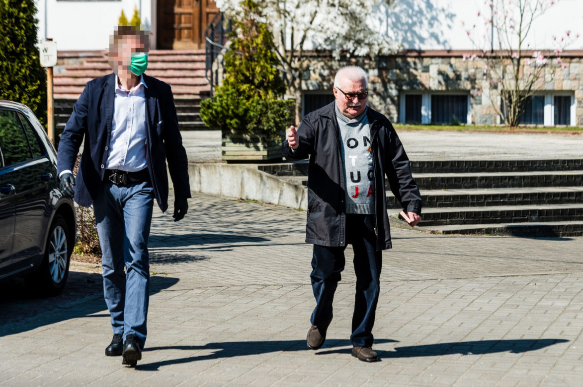 Koronawirus w Trójmieście. Ochroniarze Lecha Wałęsy w maseczkach