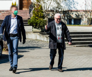 Koronawirus w Trójmieście. Ochroniarze Lecha Wałęsy w maseczkach