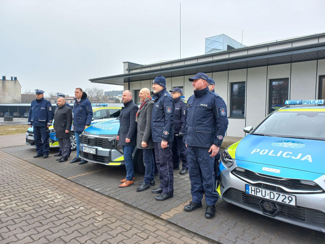 Trzy nowe radiowozy dla policji w Lesznie. Od kogo i do czego?