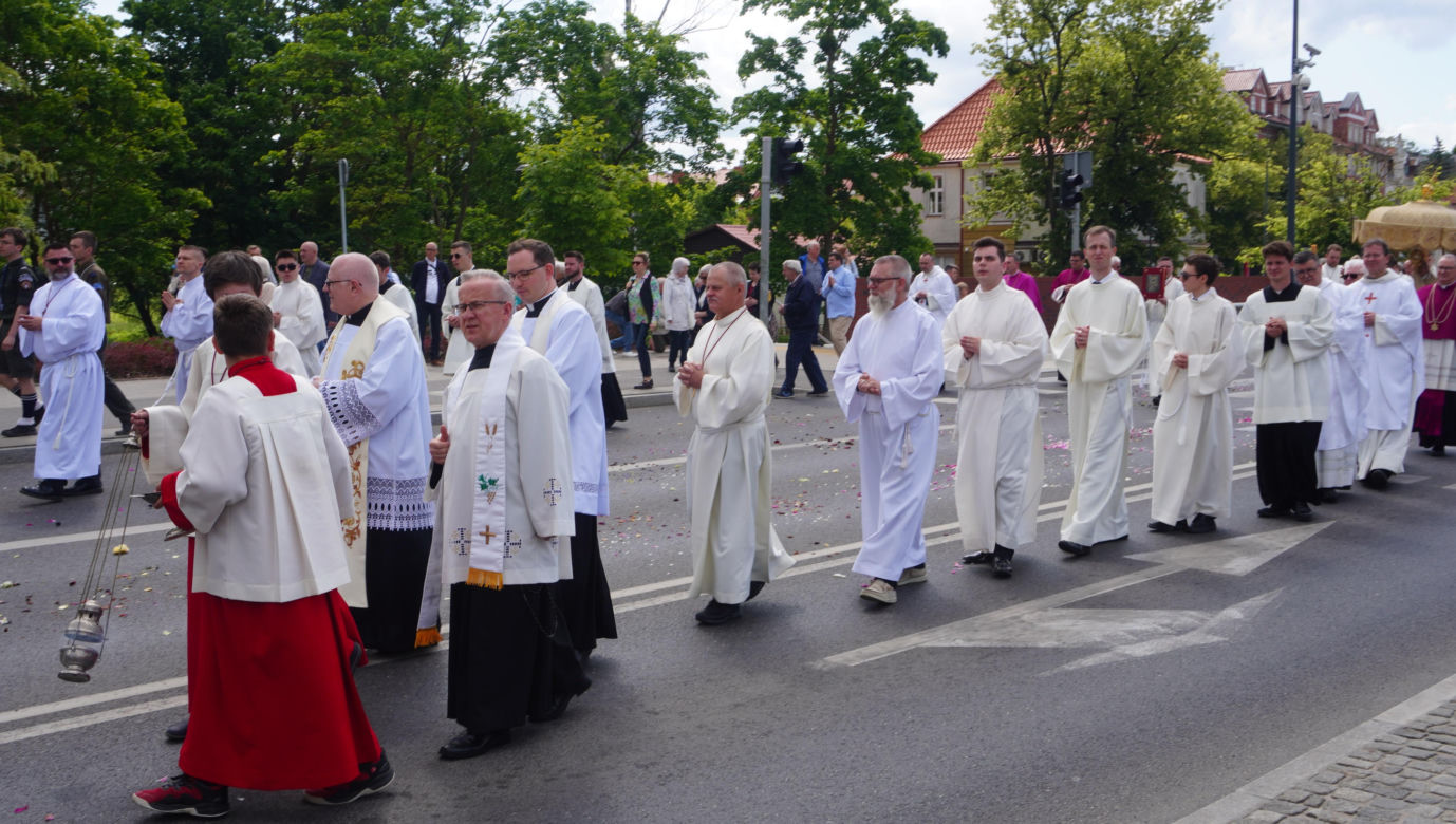 Boże Ciało 2025. Tysiące osób uczestniczyło w olsztyńskich procesjach
