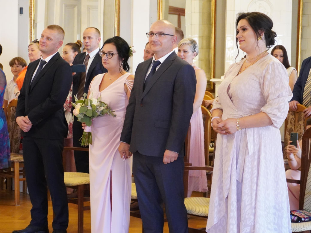 Prezydent Tarnowa udzielił ślubu. Anna i Mariusz powiedzieli sobie „tak” w Sali Lustrzanej
