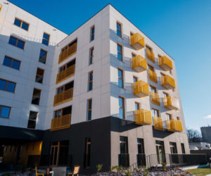 Uwagę zwracają dziś takie adresy jak ul. Dębowa 1 w Łodzi. To tam powstały Apartamenty Dębowa - inwestycja zlokalizowana w centrum Łodzi, w sąsiedztwie alei stuletnich dębów