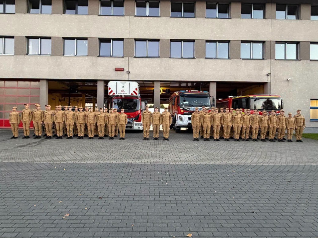 Strażackie syreny zawyły dla poległych kolegów. Żegna ich cała Polska