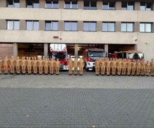 Strażackie syreny zawyły dla poległych kolegów. Żegna ich cała Polska